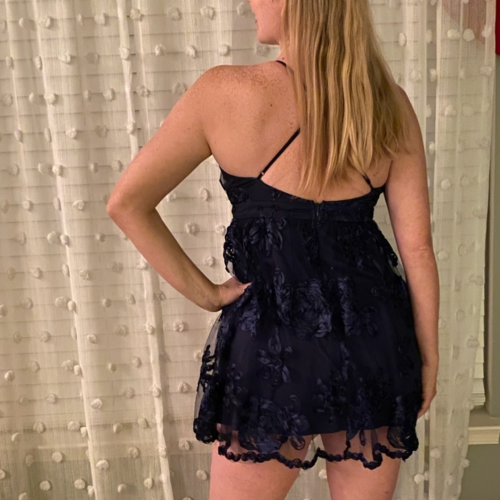 Gorgeous Navy Cocktail/Prom Dress - Picture 2 of 5